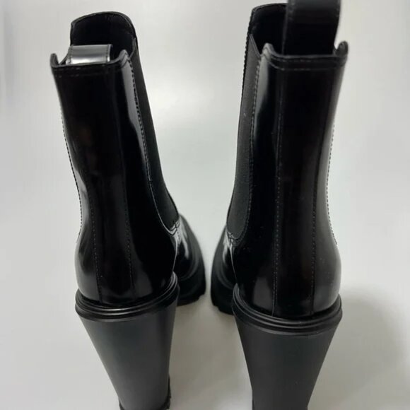 Alexander McQueen Tread Heeled Chelsea Boots Black - Picture 5 of 10